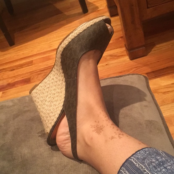 Mk shoes - Picture 1 of 2